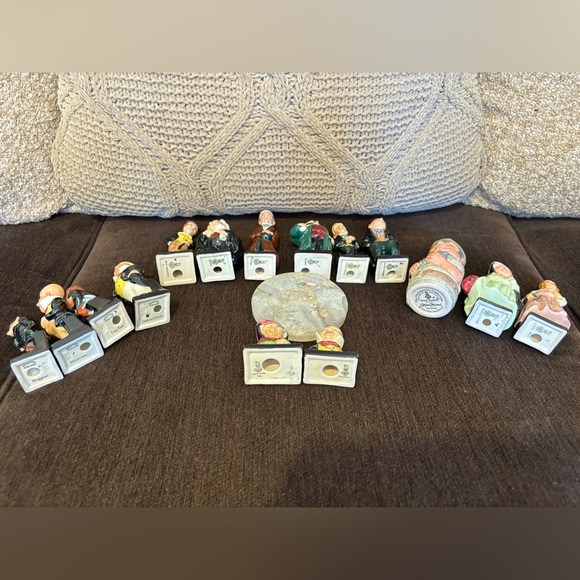 Royal Doulton Red and Green Decorative Accents Vintage colección . 15 characters - Picture 9 of 16